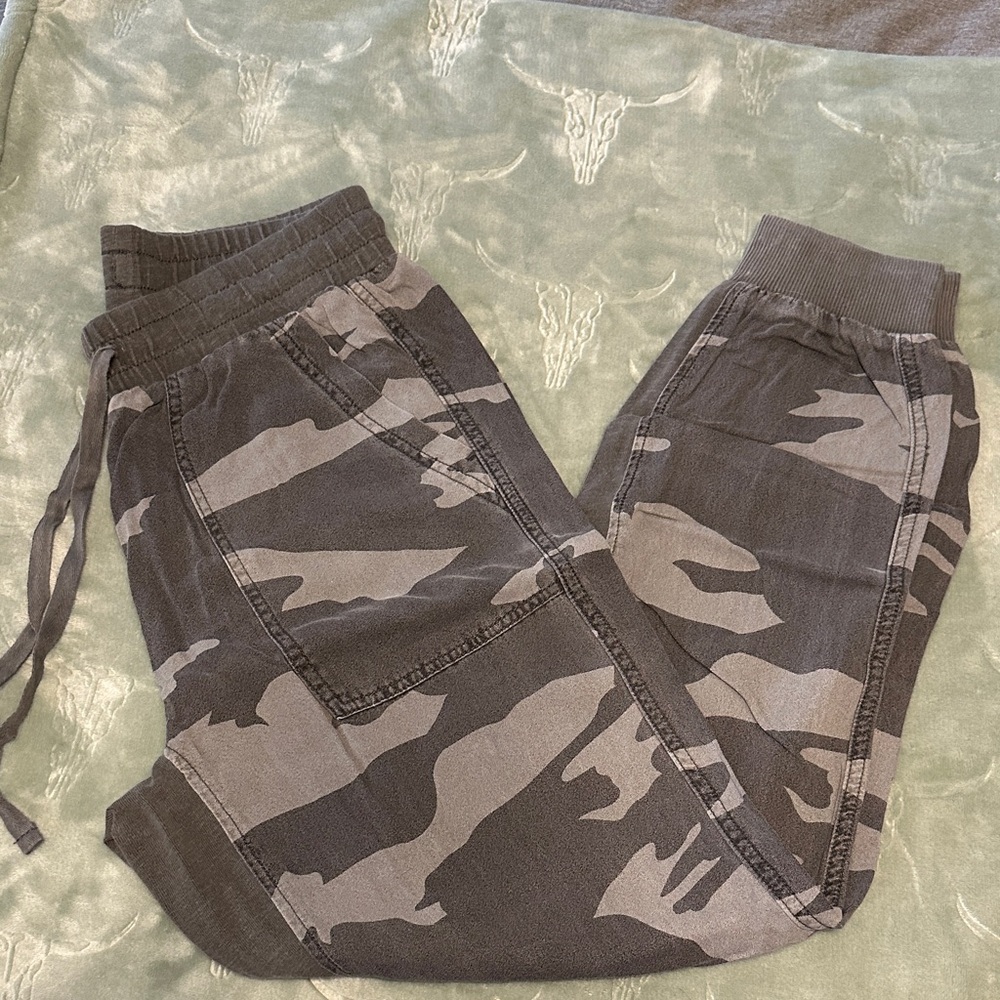 Dark Camouflage Jogger Pants NWOT! - Picture 1 of 6
